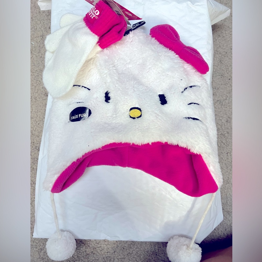 Toddler Girls Hello Kitty Winter Hat and Gloves
